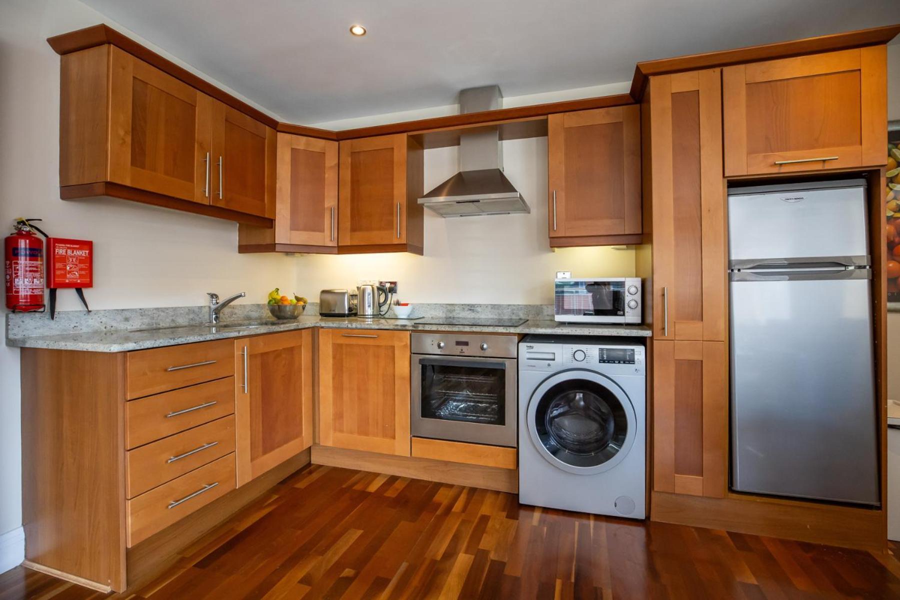 Georgian Square Apartment *